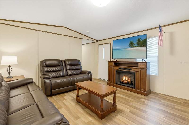 3 bedroom Manufactured Home at 327 Tindel Camp Road, Tindel Ranches, Lake Wales — photo 2