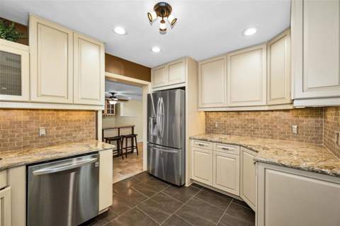 6701 Orchard Drive, St Petersburg FL - photo 10 of 44