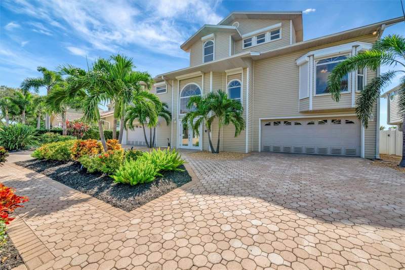 5 bedroom Single Family Residence at 5918 Skimmer Point Boulevard, Skimmer Point Ph II, Gulfport — photo 2