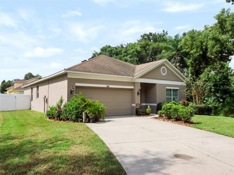 3 bedroom Single Family Residence at 620 Chesney Drive, Southern Oaks Grove, Valrico — photo 3