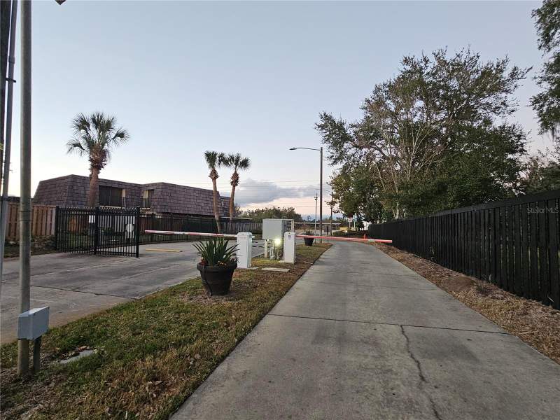 2 bedroom Townhouse at 2927 Tangerine Court, Leesburg Royal Oak Estates, Leesburg — photo 4