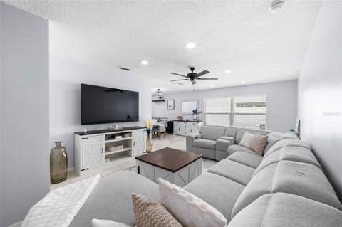 14018 Cascade Lane, Tampa FL - photo 6 of 6