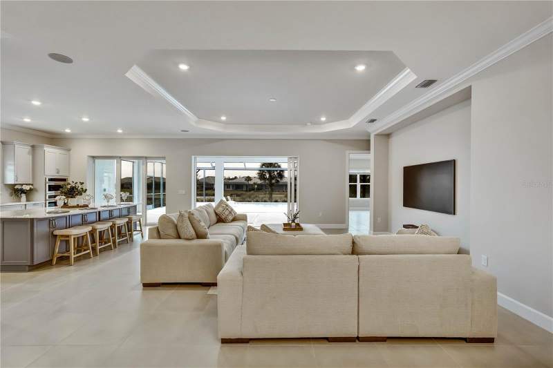 4 bedroom Single Family Residence at 15281 Contenta Loop, Azario Esplanade Ph Vi Subphas, Lakewood Ranch — photo 3