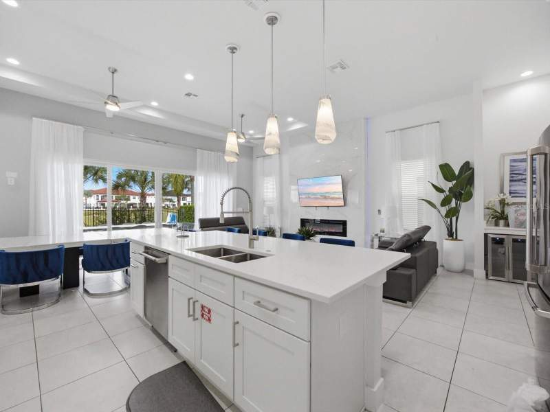 6 bedroom Single Family Residence at 1104 Castle Pines Court, Reunion West Village 3A, Kissimmee — photo 4