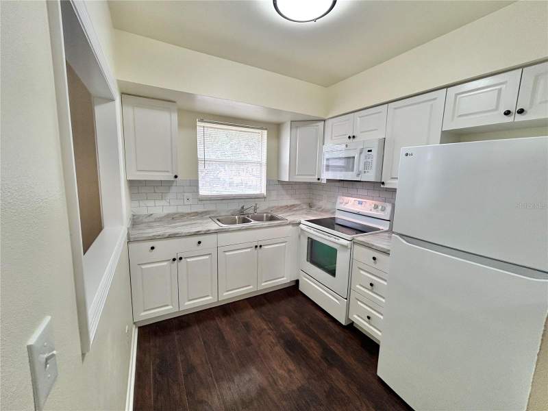 2 bedroom Condominium at 4455 38th Terrace #B12, Golden Gate Condo, St Petersburg — photo 3