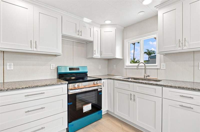 2 bedroom Manufactured Home at 10912 Justice Drive, Senate Manor Unrec, Port Richey — photo 5