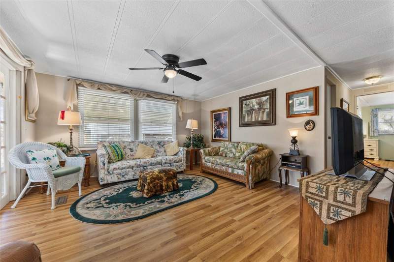 2 bedroom Mobile Home at 201 Jacaranda Drive, Hawthorne At Leesburg A Coop, Leesburg — photo 5