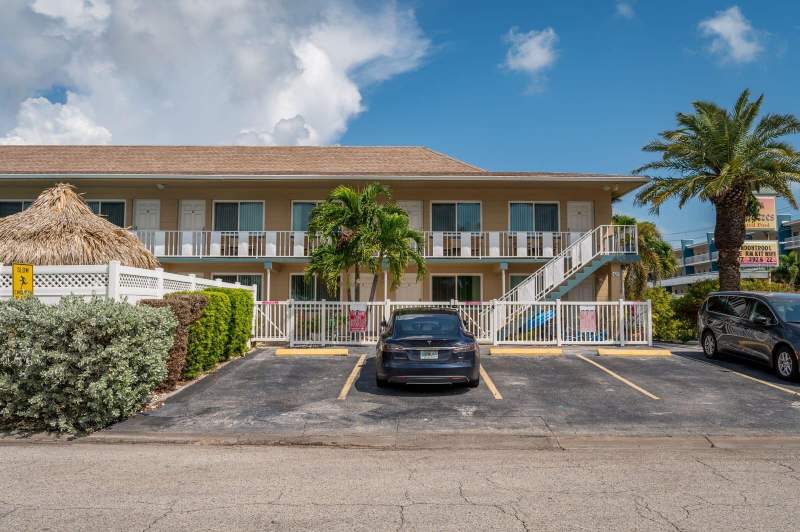 1 bedroom Condo - Hotel at 14251 Gulf Boulevard #12, Tropic Shores Apt Motel Condo, St Petersburg — photo 4