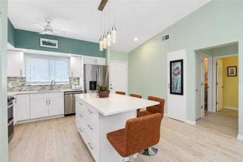 6468 Hamlet Drive #B, Englewood FL - photo 10 of 40