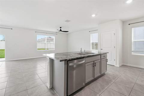 5674 Banbury Ridge Run, Wesley Chapel FL - photo 10 of 44