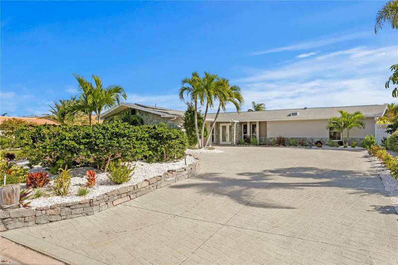 350 N JULIA CIRCLE home for sale in Vina-Del-Mar
