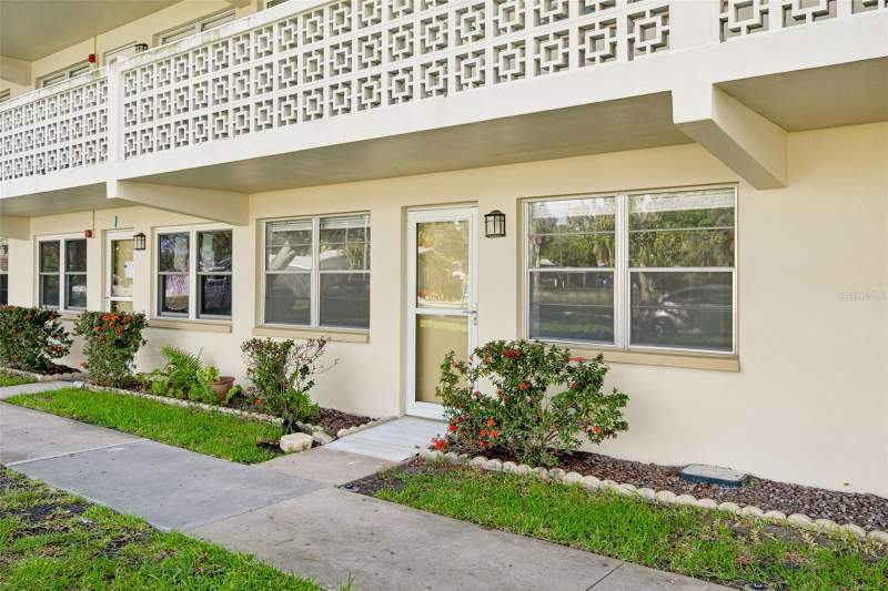 1 bedroom Condominium at 8101 11th Street #125, Gateway Square Apts, St Petersburg — photo 2