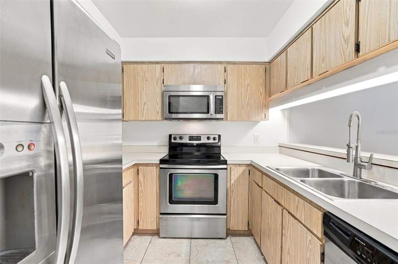 2 bedroom Condominium at 729 83rd Avenue #204, Trafalgar Square Condo, St Petersburg — photo 4
