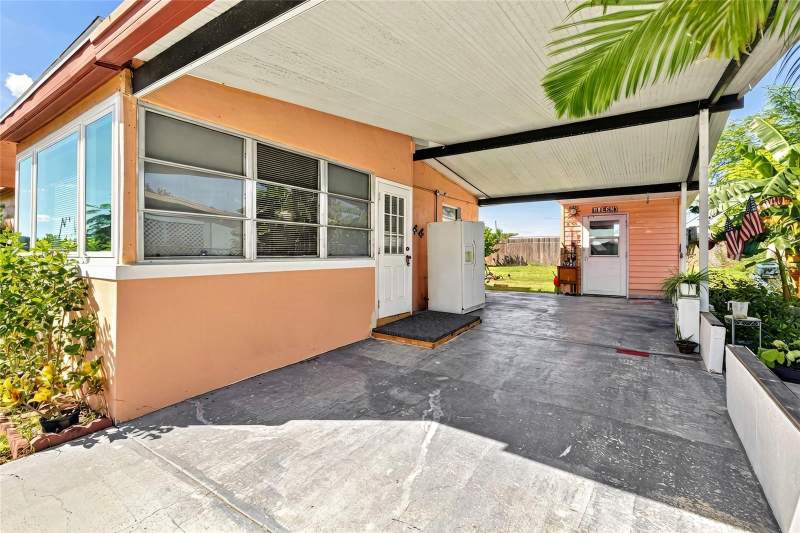3 bedroom Single Family Residence at 21490 Gladis Avenue, Port Charlotte Sec 033, Port Charlotte — photo 4