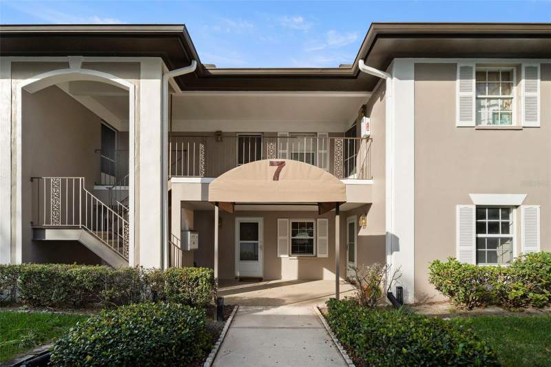 Bay Oaks Condo