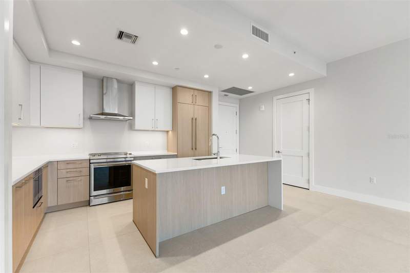 2 bedroom Condominium at 275 1st Avenue #2308, Art House Condo, St Petersburg — photo 4