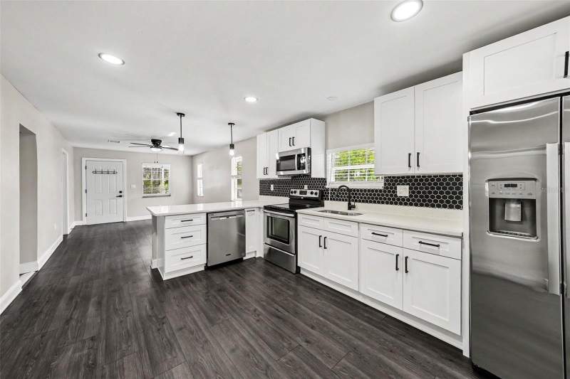 3 bedroom Single Family Residence at 1204 E Cayuga Street, Nebraska Heights, Tampa — photo 2