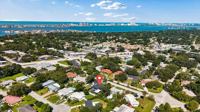 4 bedroom Single Family Residence at 2432 Indian Avenue, Belleair Manor Unit 1 & 2, Belleair Bluffs — photo 2