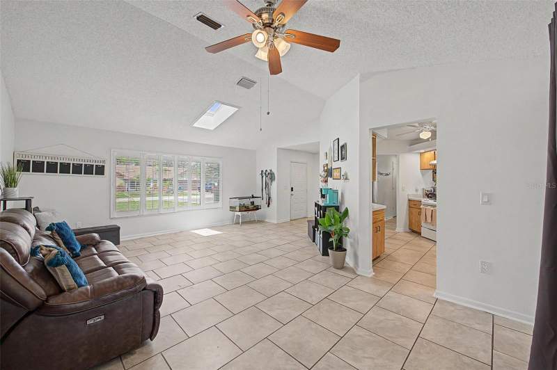 2 bedroom Single Family Residence at 2028 Nobleton Avenue, Spring Hill, Spring Hill — photo 5