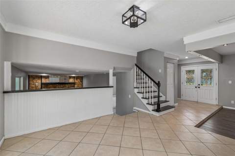 7111 Gateway Court, Tampa FL - photo 17 of 69