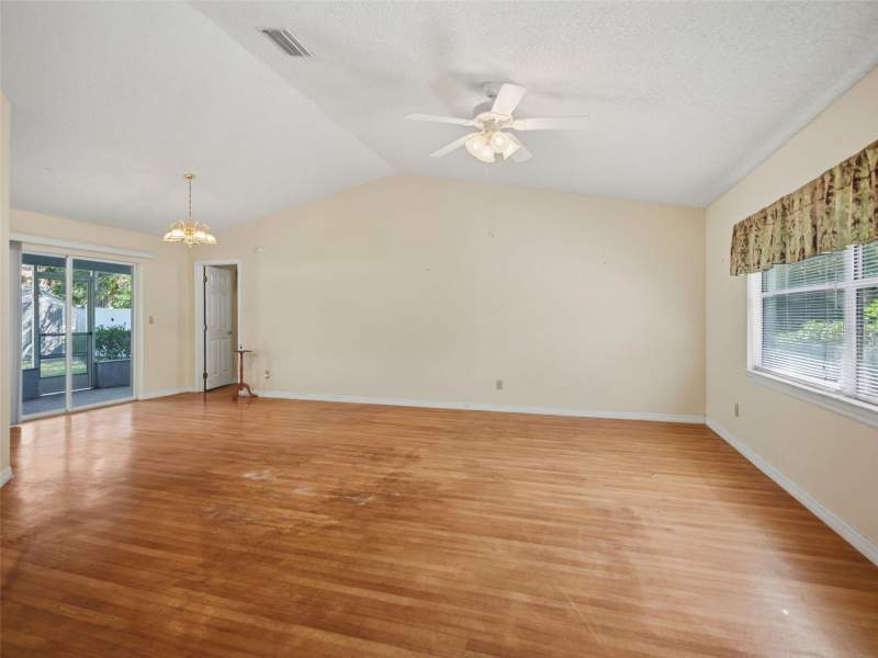 3 bedroom Single Family Residence at 10431 Norvell Road, Spring Hill, Spring Hill — photo 5
