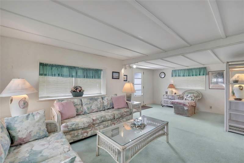 2 bedroom Mobile Home at 37 William Penn Way #13, Lake Tarpon Mobile Home Village, Palm Harbor — photo 3