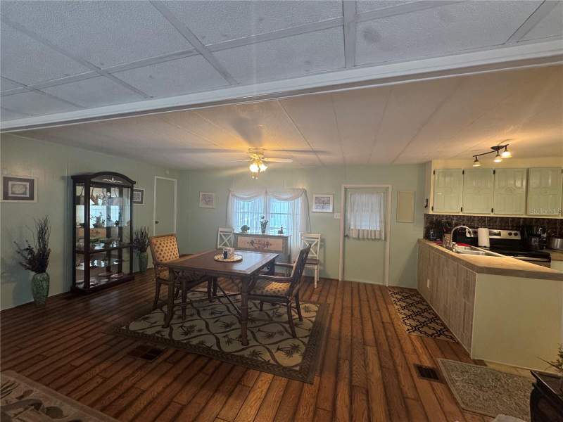 2 bedroom Mobile Home at 6615 Vista Lane, Holiday Park, North Port — photo 3