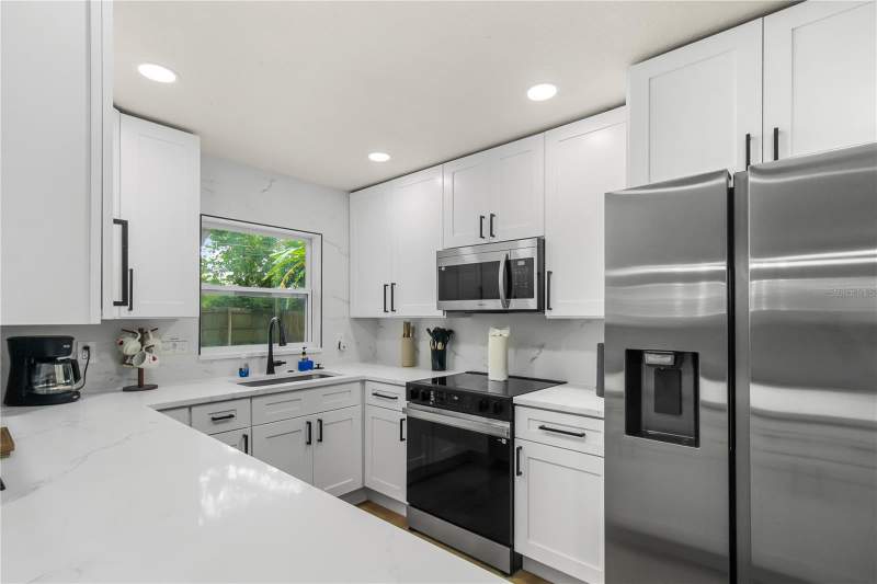 5 bedroom Half Duplex at 3050 Meadow Lake Avenue, Lake Palms Sec 2, Largo — photo 2