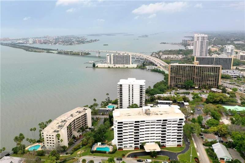 Harbor Oaks Place Condo