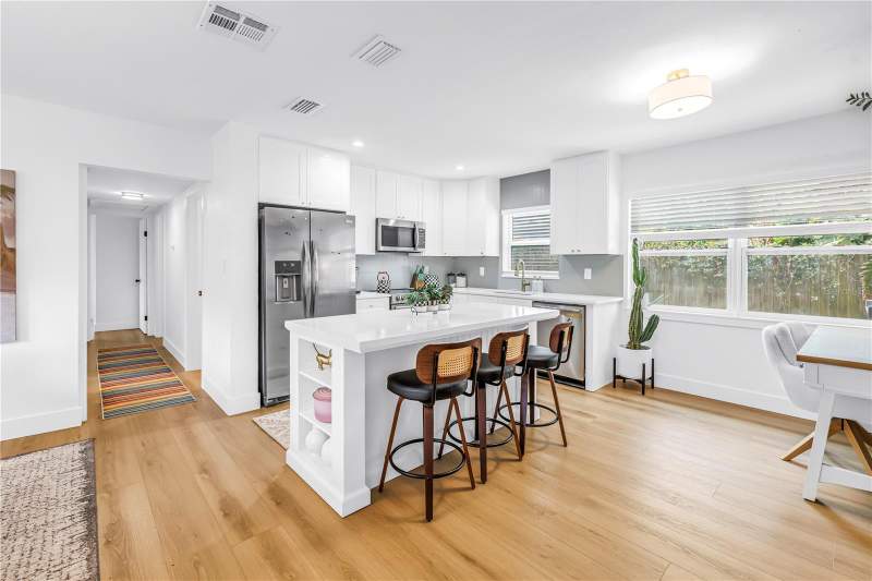 3 bedroom Single Family Residence at 7400 19TH AVENUE, JUNGLE COUNTRY CLUB 4TH ADD, ST PETERSBURG — photo 3
