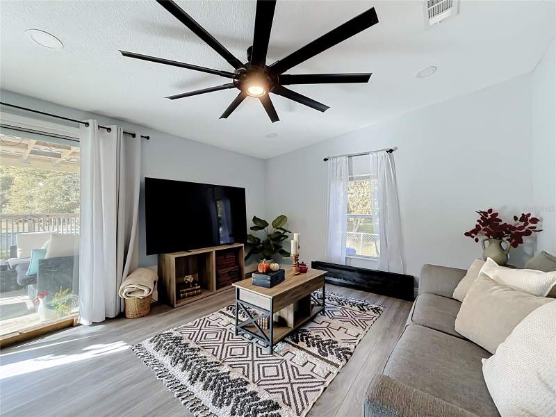 3 bedroom Manufactured Home at 18452 Amityville Drive, East Orlando Estates, Orlando — photo 5