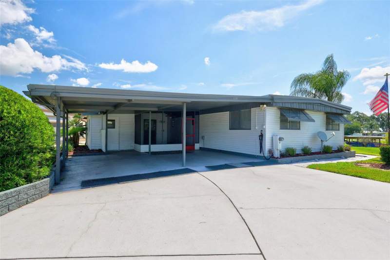 2 bedroom Mobile Home at 34312 Carl Road, Western Shores 2nd Add, Leesburg — photo 2