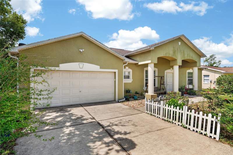 3 bedroom Single Family Residence at 2728 SW 153rd Place Road, Marion Oaks Un 03, Ocala — photo 2