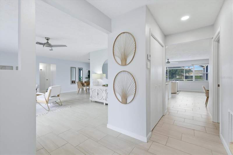 2 bedroom Single Family Residence at 1010 Malibu Court, Venice Gardens Sec 3, Venice — photo 4