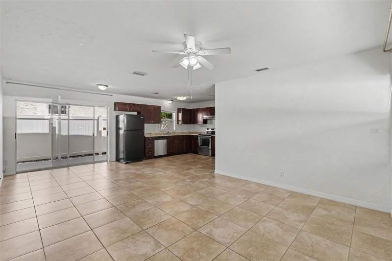 4 bedroom Single Family Residence at 5585 Atlantic Avenue, North St Petersburg Rep Blk 86, St Petersburg — photo 5