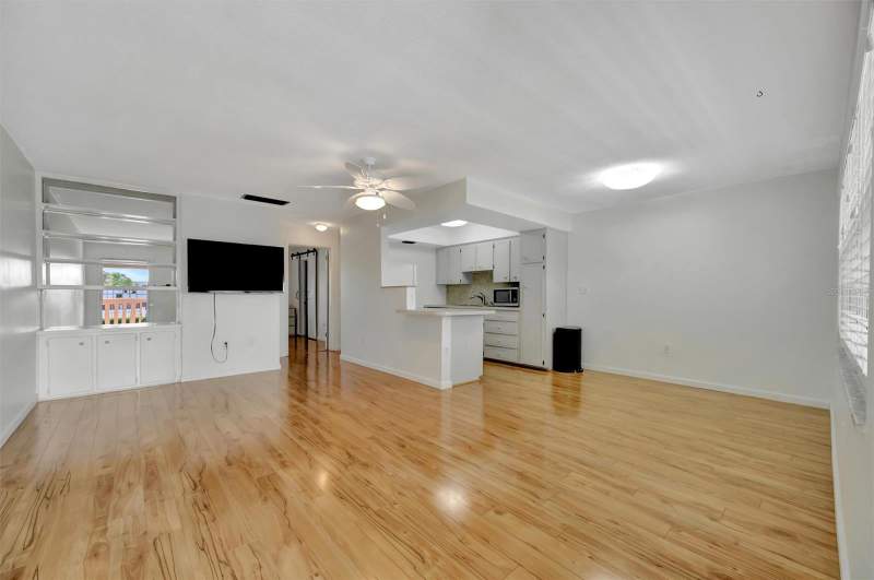 1 bedroom Condominium at 650 PINELLAS POINT DRIVE ##205, VELVET CLOAKE CONDO, ST PETERSBURG — photo 2