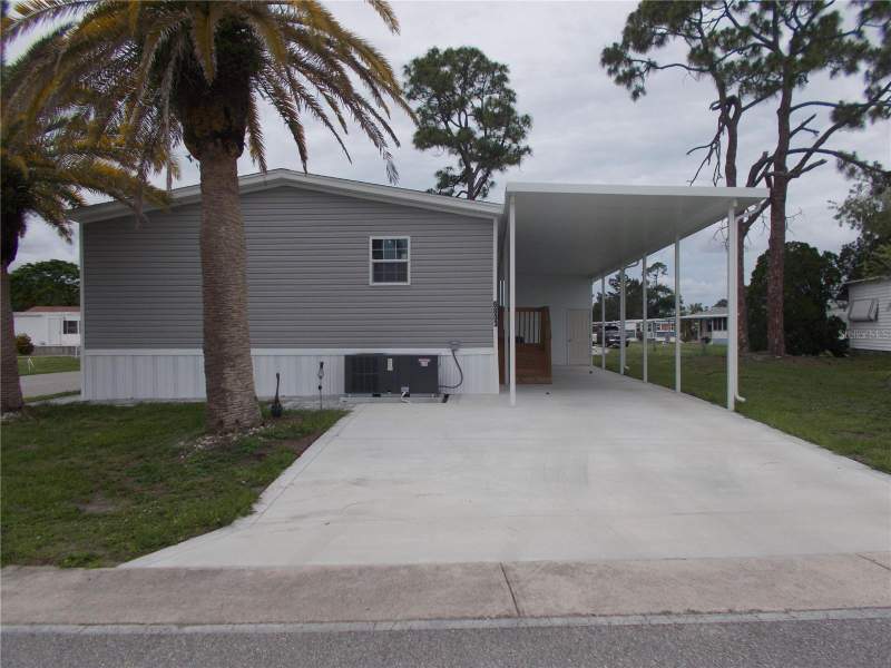 3 bedroom Manufactured Home at 6803 Amoko Court, Holiday Park, North Port — photo 2