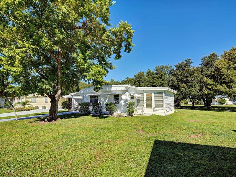 2 bedroom Mobile Home at 6786 Hoemi Court, Holiday Park, North Port — photo 3