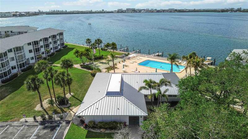 2 bedroom Condominium at 769 John Ringling Boulevard #2, Sarasota Harbor East, Sarasota — photo 4