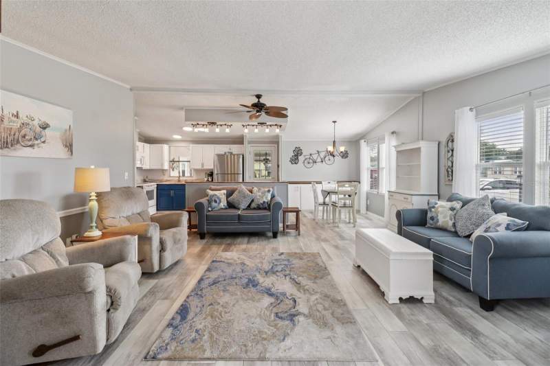 2 bedroom Manufactured Home at 1001 Matthew Avenue, The Villages, The Villages — photo 2