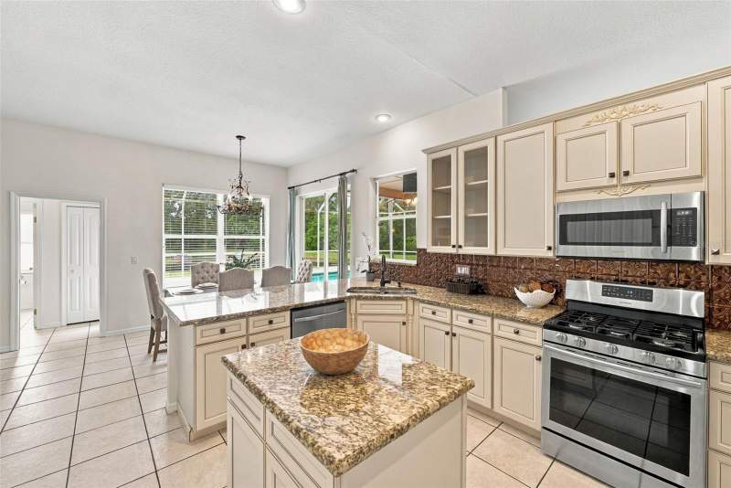 5 bedroom Single Family Residence at 12427 Bristol Commons Circle, Westchase Sec 110, Tampa — photo 3