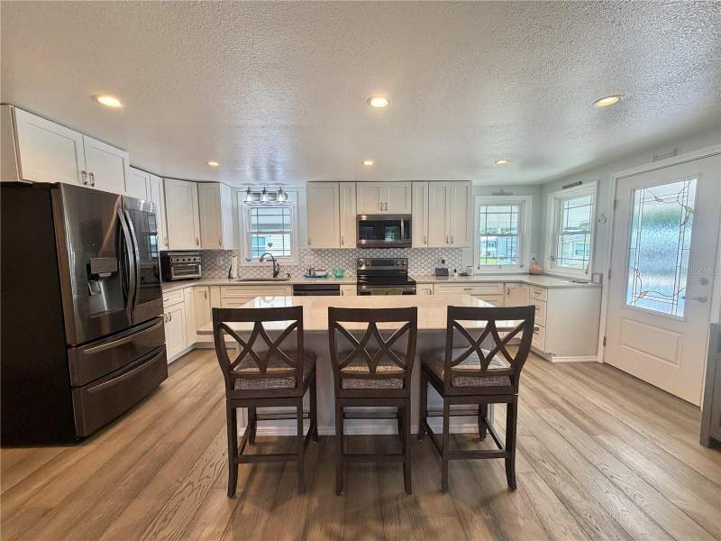 1 bedroom Mobile Home at 121 Tamarisk Way, Hawthorne At Leesburg A Coop, Leesburg — photo 3