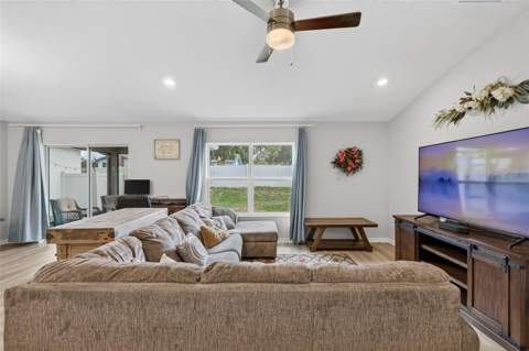 9972 Mesic Woods Avenue, Seffner FL - photo 9 of 55
