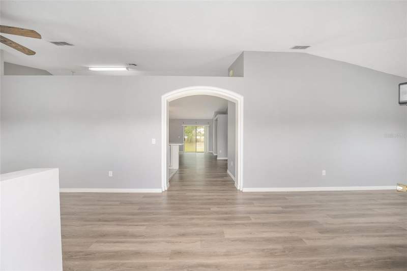3 bedroom Single Family Residence at 20 Pine Court Loop, Silver Spgs Shores Un 19, Ocala — photo 2