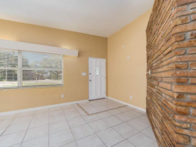 4 bedroom Single Family Residence at 12663 Indian Rocks Road, Grove Lake Manor, Largo — photo 2