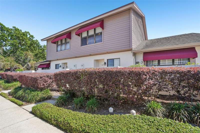 2 bedroom Townhouse at 745 Oak Park Place, Oak Park Twnhms, Brandon — photo 2