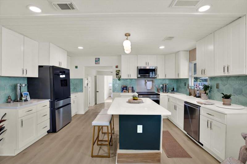 3 bedroom Single Family Residence at 4828 6th Avenue, Victory Heights, St Petersburg — photo 4