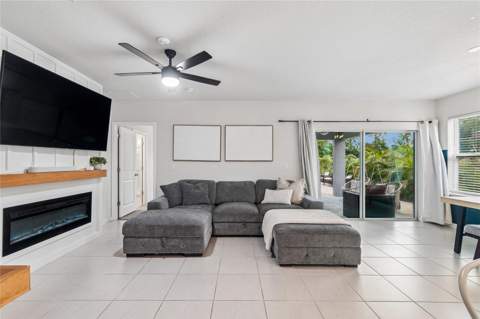 9047 Royal River Circle, Parrish FL - photo 10 of 33