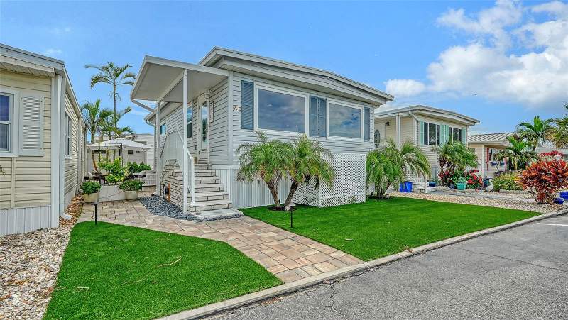2 bedroom Mobile Home at 3710 Gulf Of Mexico Drive #A3, Gulfshore Of Longboat Key, Longboat Key — photo 2