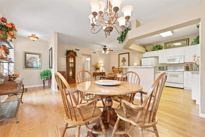 2 bedroom Townhouse at 2760 NW 105th Drive, Williamsburg At Meadowbrook, Gainesville — photo 5
